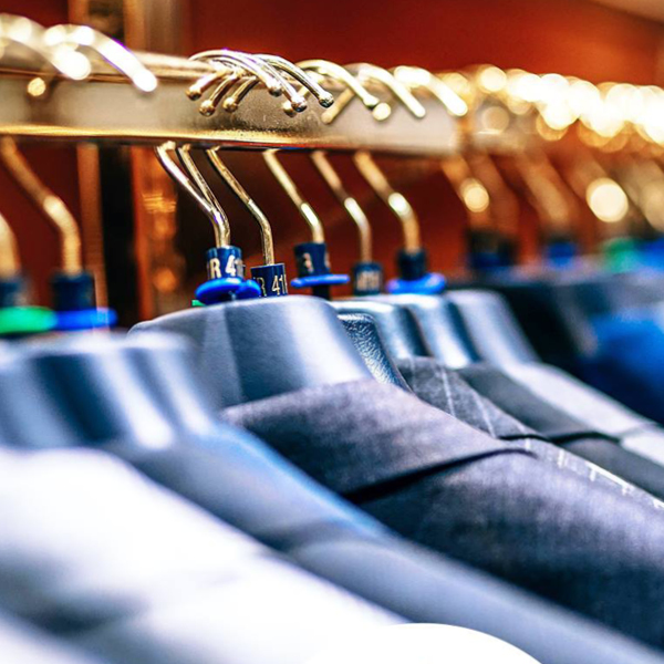 Eleven finissaggio, confezione, ricollaudo, stiro, imballo e logistica per capi di abbigliamento in genere.